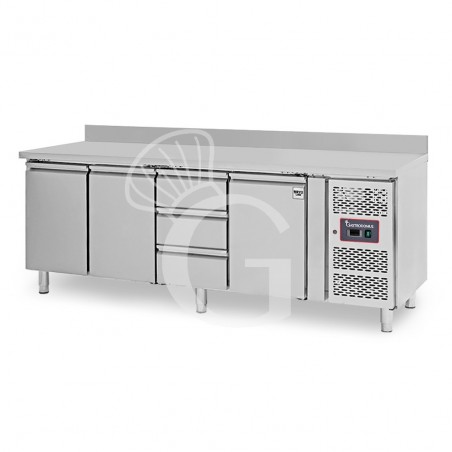 Tavolo Refrigerato 3 cassetti 3 porte 700 mm -2°C/+8°C alzatina Tavolo Refrigerato 3 cassetti 3 porte 700 mm -2°C/+8°C alzatina