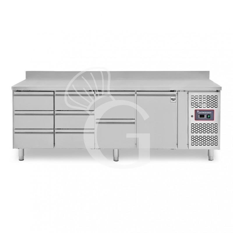 Tavolo Refrigerato 8 cassetti 1 porta 700 mm -2°C/+8°C alzatina per Gastronomia Tavolo Refrigerato 8 cassetti 1 porta 700 mm -2°C/+8°C alzatina per Gastronomia