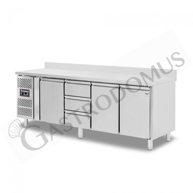 Tavolo refrigerato 3 cassetti 3 porte 700 mm -2°C/+8°C alzatina, motore a sinistra Tavolo refrigerato 3 cassetti 3 porte 700 mm -2°C/+8°C alzatina, motore a sinistra