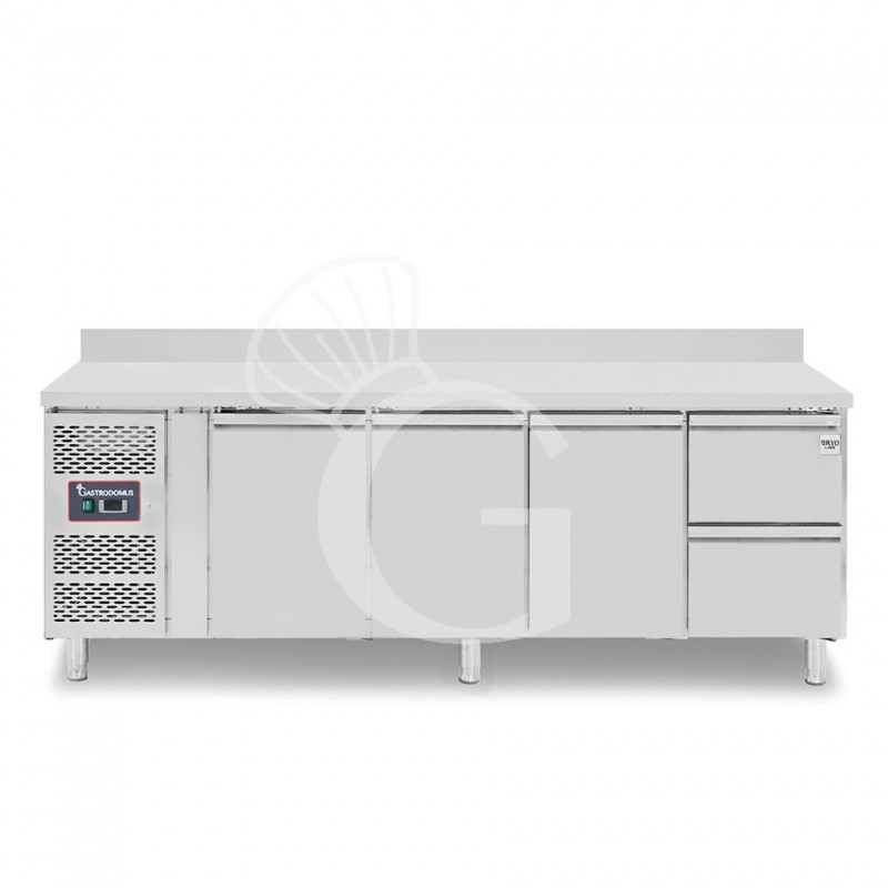 Tavolo refrigerato 2 cassetti 3 porte 700 mm -2°C/+8°C alzatina, motore a sinistra Tavolo refrigerato 2 cassetti 3 porte 700 mm -2°C/+8°C alzatina, motore a sinistra