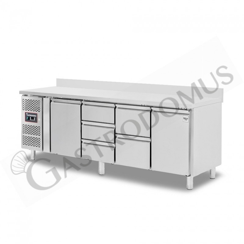 Tavolo refrigerato 5 cassetti 2 porte 700 mm -2°C/+8°C alzatina, motore a sinistra Tavolo refrigerato 5 cassetti 2 porte 700 mm -2°C/+8°C alzatina, motore a sinistra