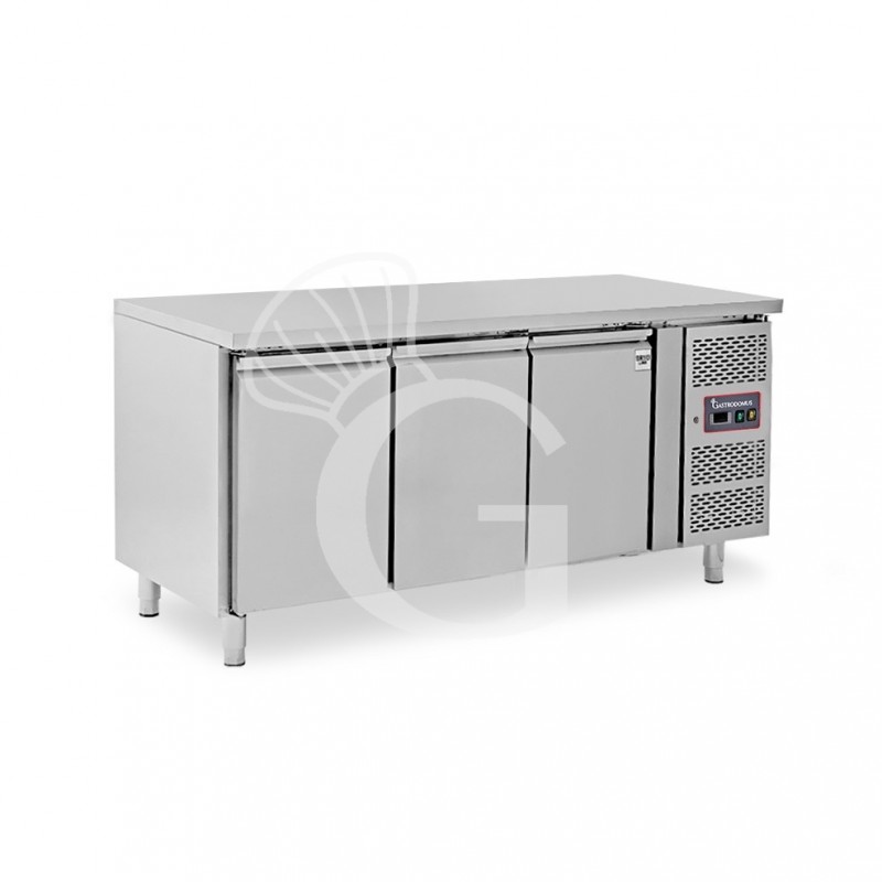 Tavolo frigo per gastronomia con 3 porte, profondità 700 mm e temperatura -18°C/-22°C