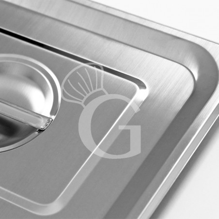 Coperchio in acciaio inox a tenuta GN1/2 L 325 mm x P 265 mm Coperchio in acciaio inox a tenuta GN1/2 L 325 mm x P 265 mm