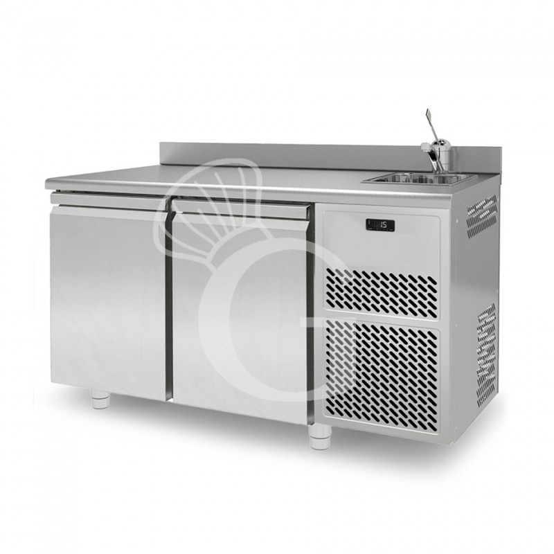 Tavolo Refrigerato con Lavello 2 porte alzatina Prof. 700 mm 0°C/+10°C Classe energetica C Tavolo Refrigerato con Lavello 2 porte alzatina Prof. 700 mm 0°C/+10°C Classe energetica C