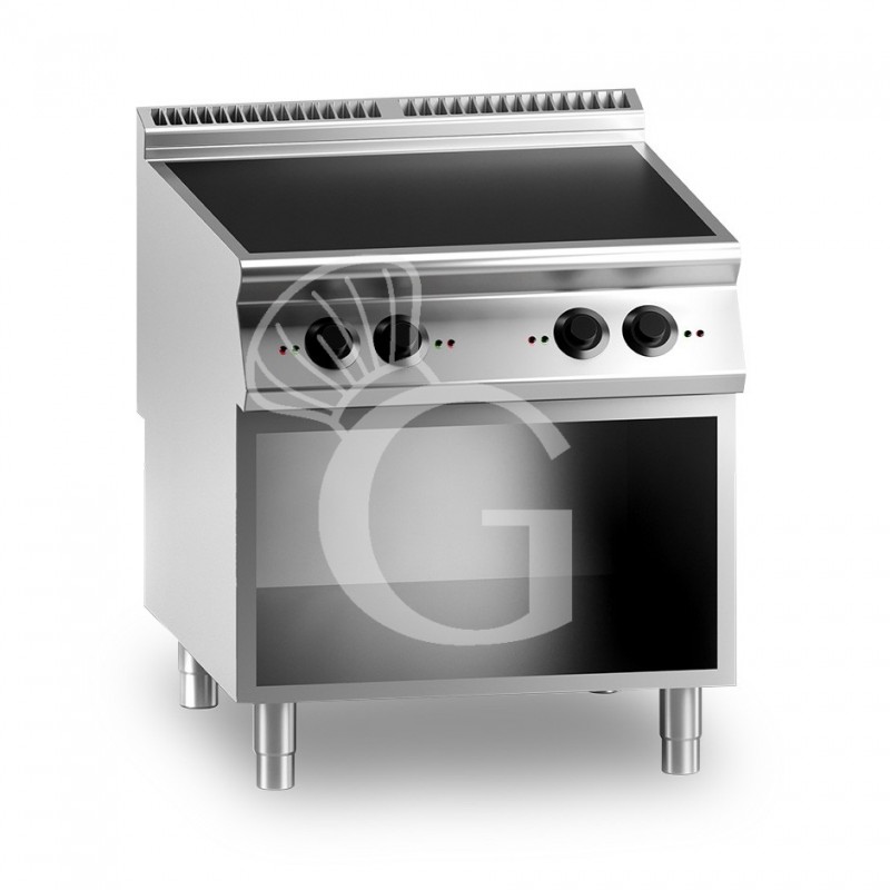 Cucina elettrica 4 piastre in vetroceramica su armadio aperto profondità 900 mm