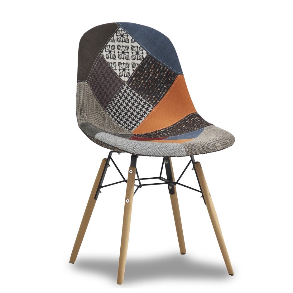 Sedia con struttura in legno e metallo, rivestimento in tessuto patchwork