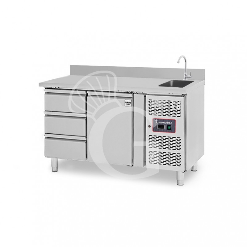 Tavolo refrigerato 3 cassetti 1 porta con lavello e alzatina, Prof. 700 mm, temp. +2°C/+8°C, completo di rubinetto Tavolo refrigerato 3 cassetti 1 porta con lavello e alzatina, Prof. 700 mm, temp. +2°C/+8°C, completo di rubinetto
