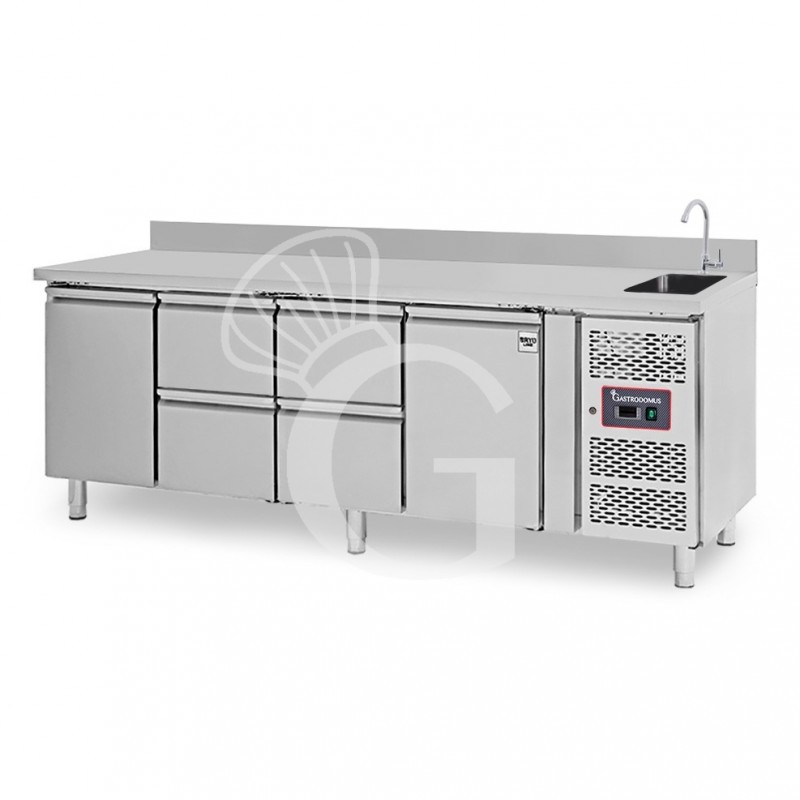 Tavolo refrigerato 4 cassetti 2 porte con lavello e alzatina, Prof. 700 mm, temp. +2°C/+8°C, completo di rubinetto