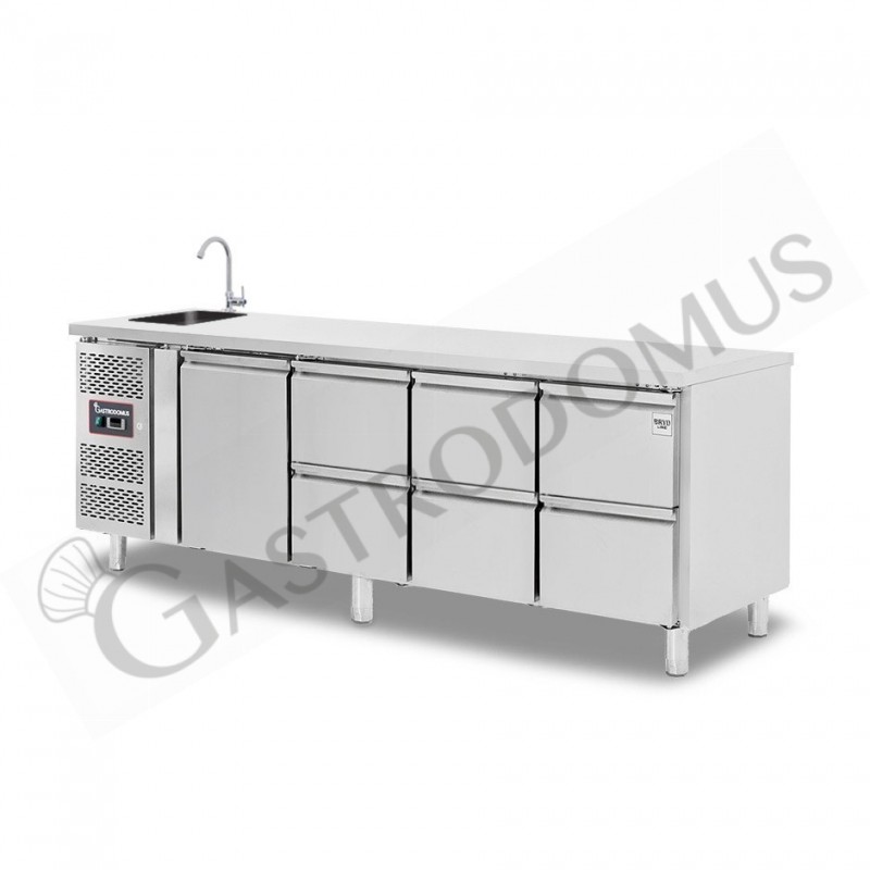 Tavolo refrigerato 6 cassetti 1 porta con lavello,motore a sinistra Prof. 700 mm, temp. +2°C/+8°C, con rubinetto Tavolo refrigerato 6 cassetti 1 porta con lavello,motore a sinistra Prof. 700 mm, temp. +2°C/+8°C, con rubinetto