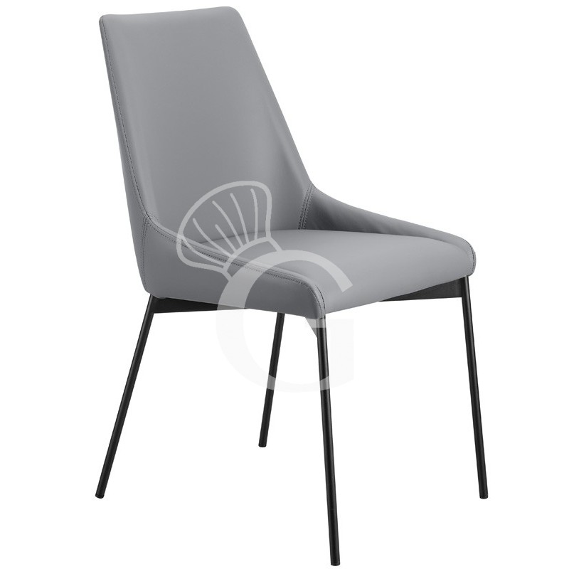 Sedia con struttura in metallo verniciato, rivestimento in tessuto o ecopelle