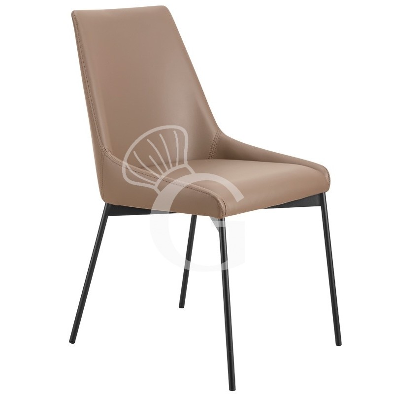 Sedia con struttura in metallo verniciato, rivestimento in tessuto o ecopelle