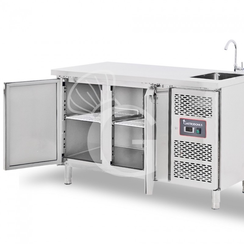Tavolo refrigerato 2 porte con lavello,motore a destra,Prof. 700 mm,temp +2°C/+8°C, completo di rubinetto classe energetica C