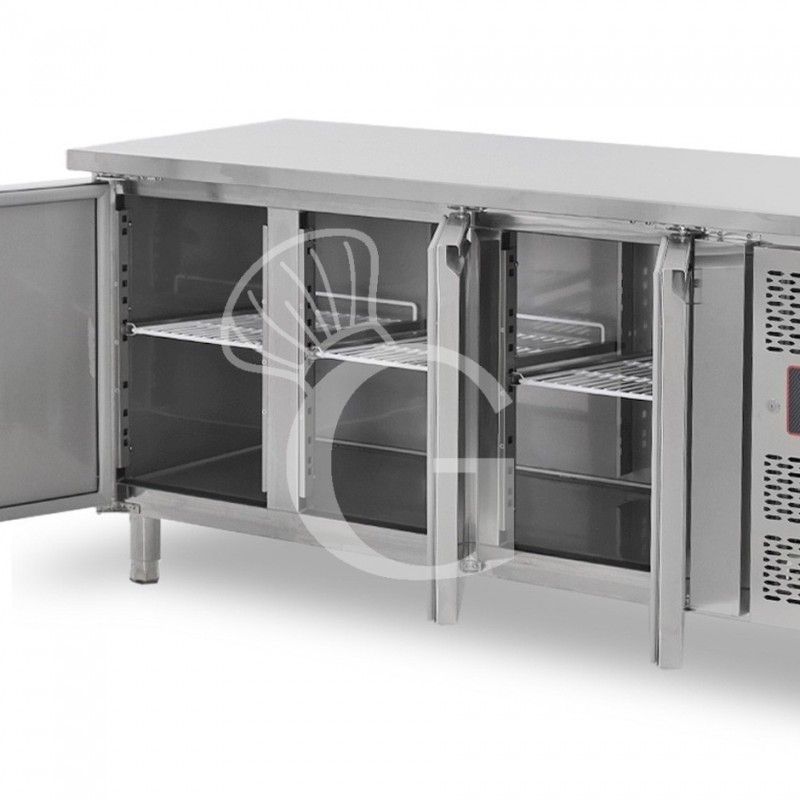 Tavolo frigo per gastronomia con 3 porte, profondità 700 mm e temperatura -18°C/-22°C