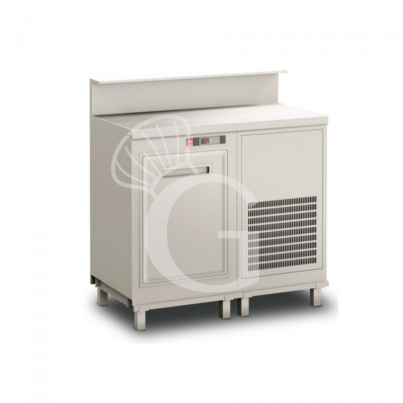 Banco bar refrigerato con motore incorporato, temperatura +4°C/+8°C, L 1044 mm x P 670 mm x H 920 mm Banco bar refrigerato con motore incorporato, temperatura +4°C/+8°C, L 1044 mm x P 670 mm x H 920 mm