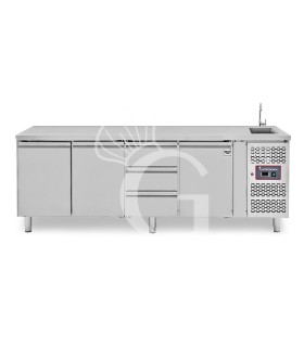 Tavolo refrigerato 3 cassetti 3 porte con lavello, Prof. 700 mm, temp. +2°C/+8°C, completo di rubinetto