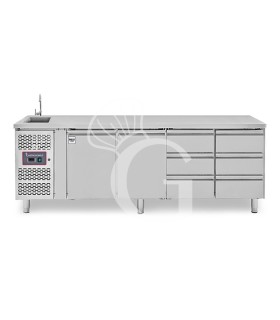 Tavolo refrigerato 6 cassetti 2 porte con lavello,motore a sinistra Prof. 700 mm, temp. +2°C/+8°C, completo di rubinetto