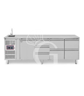 Tavolo refrigerato 7 cassetti + 1 porta, lavello, rubinetto, motore a sinistra, P 700 mm, +2°C/+8°C