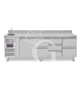 Tavolo refrigerato 1 porta + 7 cassetti, lavello, rubinetto, alzatina, motore a sinistra, P 700 mm, +2°C/+8°C