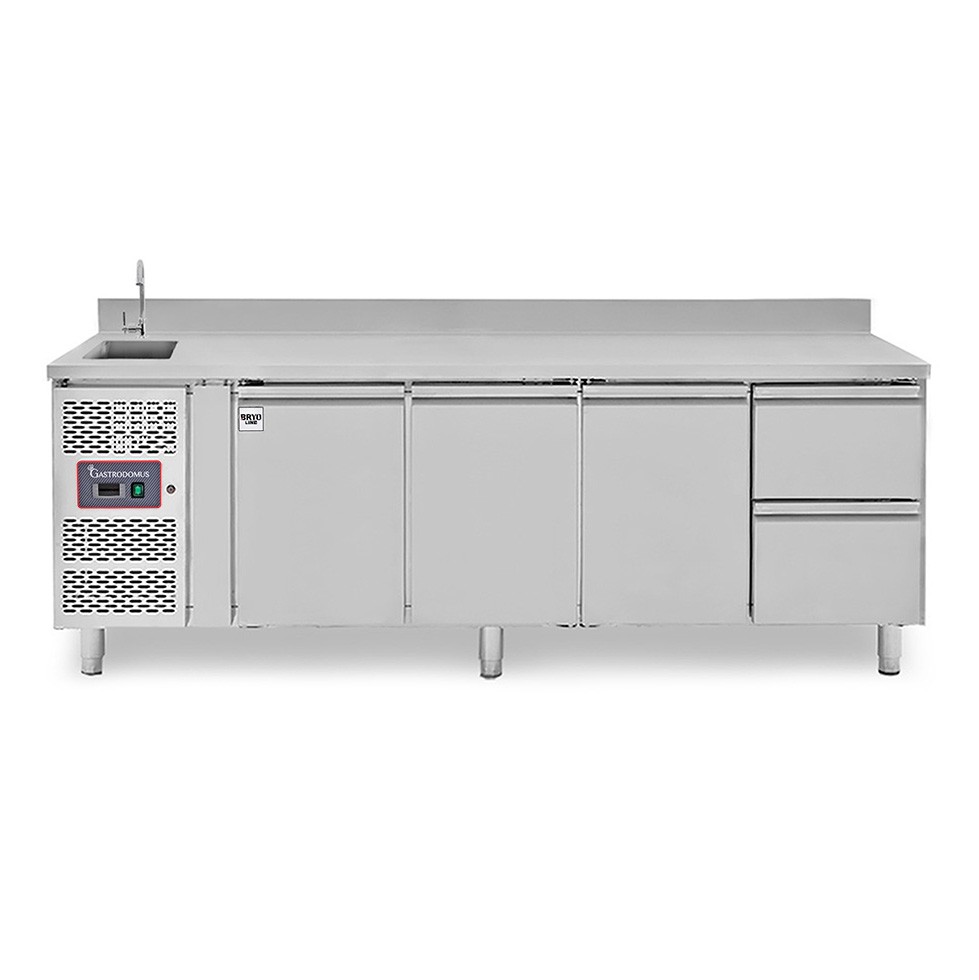 Tavolo refrigerato 2 cassetti a destra, 3 porte, lavello, rubinetto e alzatina, motore a sinistra, P 700 mm, +2°C/+8°C