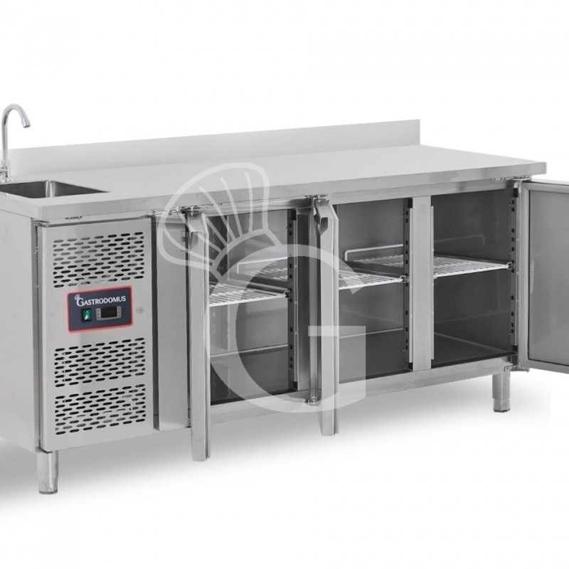 Tavolo refrigerato 3 porte con lavello e alzatina, motore a sinistra, P 700 mm, temp +2°C/+8°C, completo di rubinetto