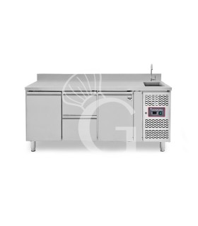 Tavolo refrigerato 2 cassetti centrali, 2 porte, lavello, rubinetto e alzatina, P 700 mm, +2°C/+8°C