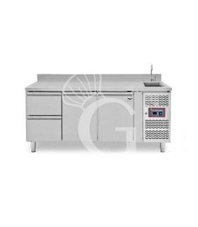 Tavolo refrigerato 2 cassetti a sinistra, 2 porte, lavello, rubinetto e alzatina, P 700 mm, +2°C/+8°C