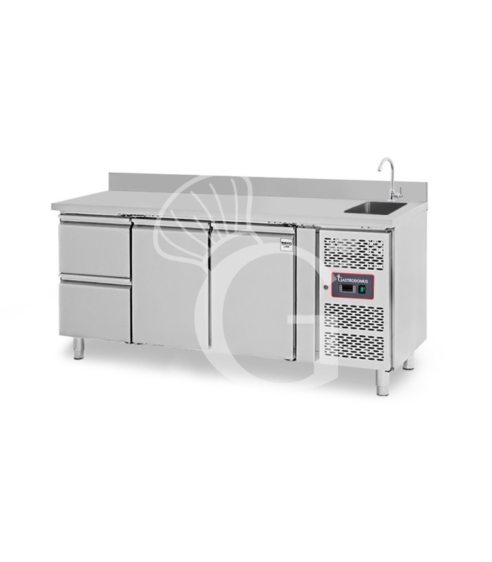 Tavolo refrigerato 2 cassetti a sinistra, 2 porte, lavello, rubinetto e alzatina, P 700 mm, +2°C/+8°C