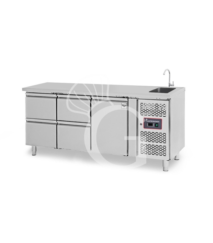 Tavolo refrigerato 4 cassetti 1 porta con lavello e alzatina, Prof. 700 mm, temp. +2°C/+8°C, completo di rubinetto