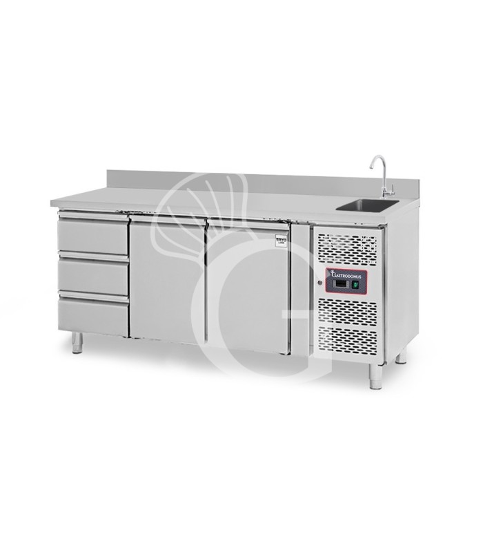 Tavolo refrigerato 3 cassetti a sinistra, 2 porte, lavello, rubinetto e alzatina, P 700 mm, +2°C/+8°C