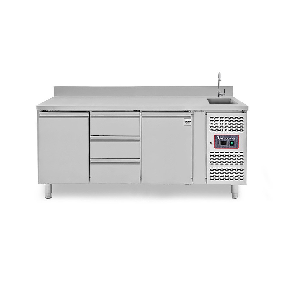 Tavolo refrigerato 3 cassetti centrali, 2 porte, lavello, rubinetto e alzatina, P 700 mm, +2°C/+8°C