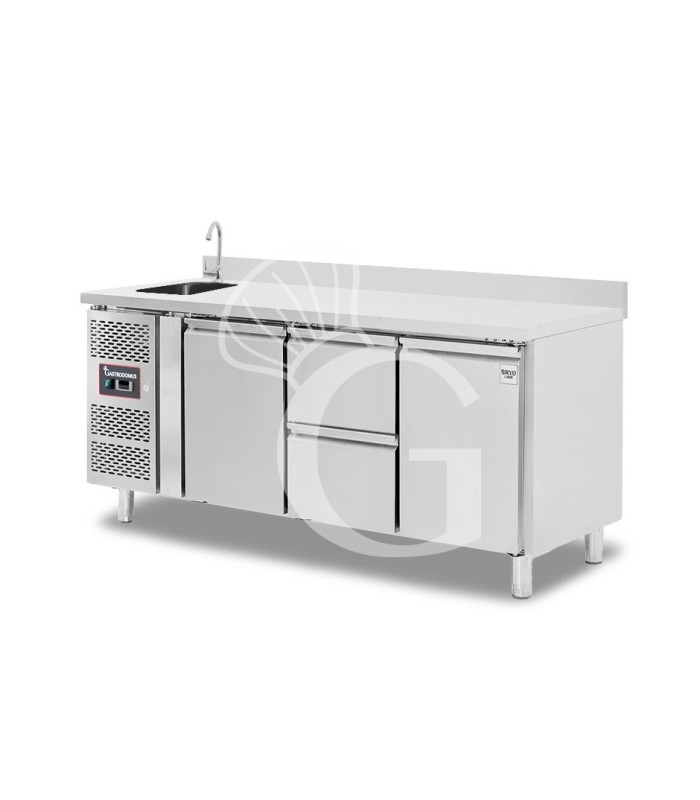 Tavolo refrigerato 2 cassetti 2 porte con lavello e alzatina,motore a sinistra Prof. 700 mm, temp. +2°C/+8°C, con rubinetto