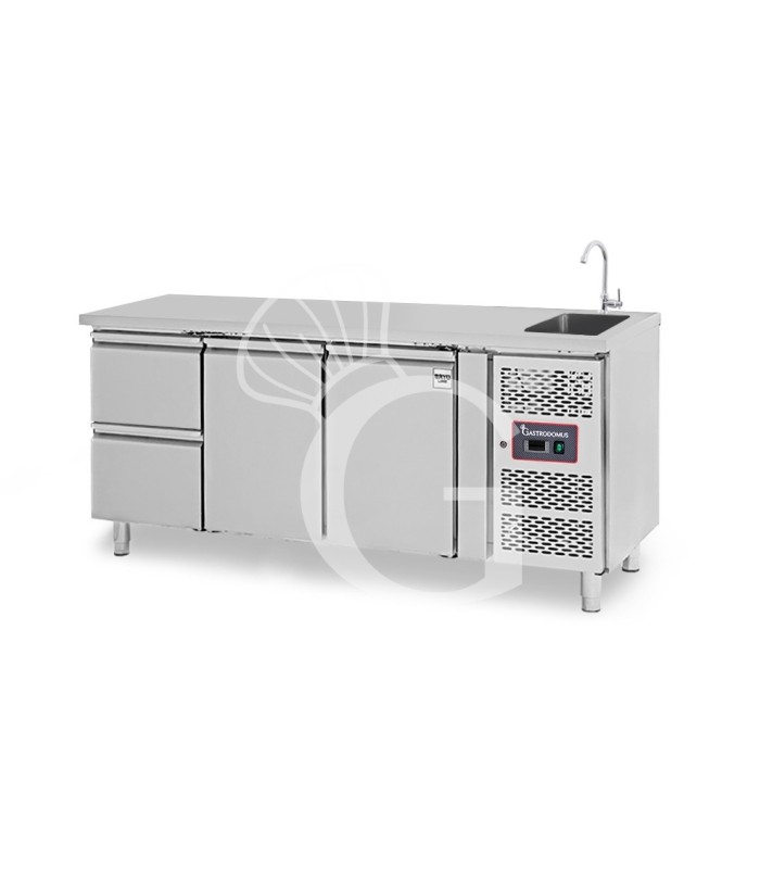 Tavolo refrigerato 2 cassetti a sinistra, 2 porte, lavello e rubinetto, P 700 mm, +2°C/+8°C