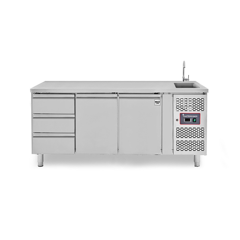 Tavolo refrigerato 3 cassetti a sinistra, 2 porte, lavello e rubinetto, P 700 mm, +2°C/+8°C