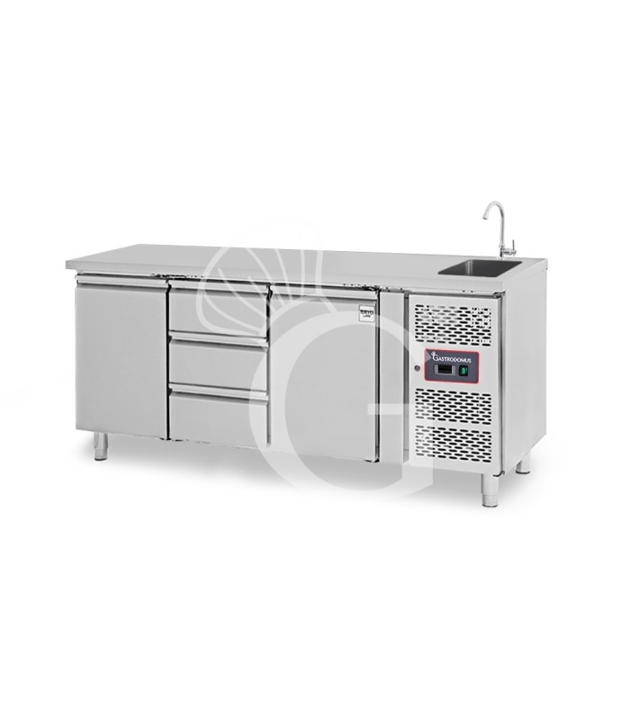 Tavolo refrigerato 3 cassetti centrali, 2 porte, lavello e rubinetto, P 700 mm, +2°C/+8°C