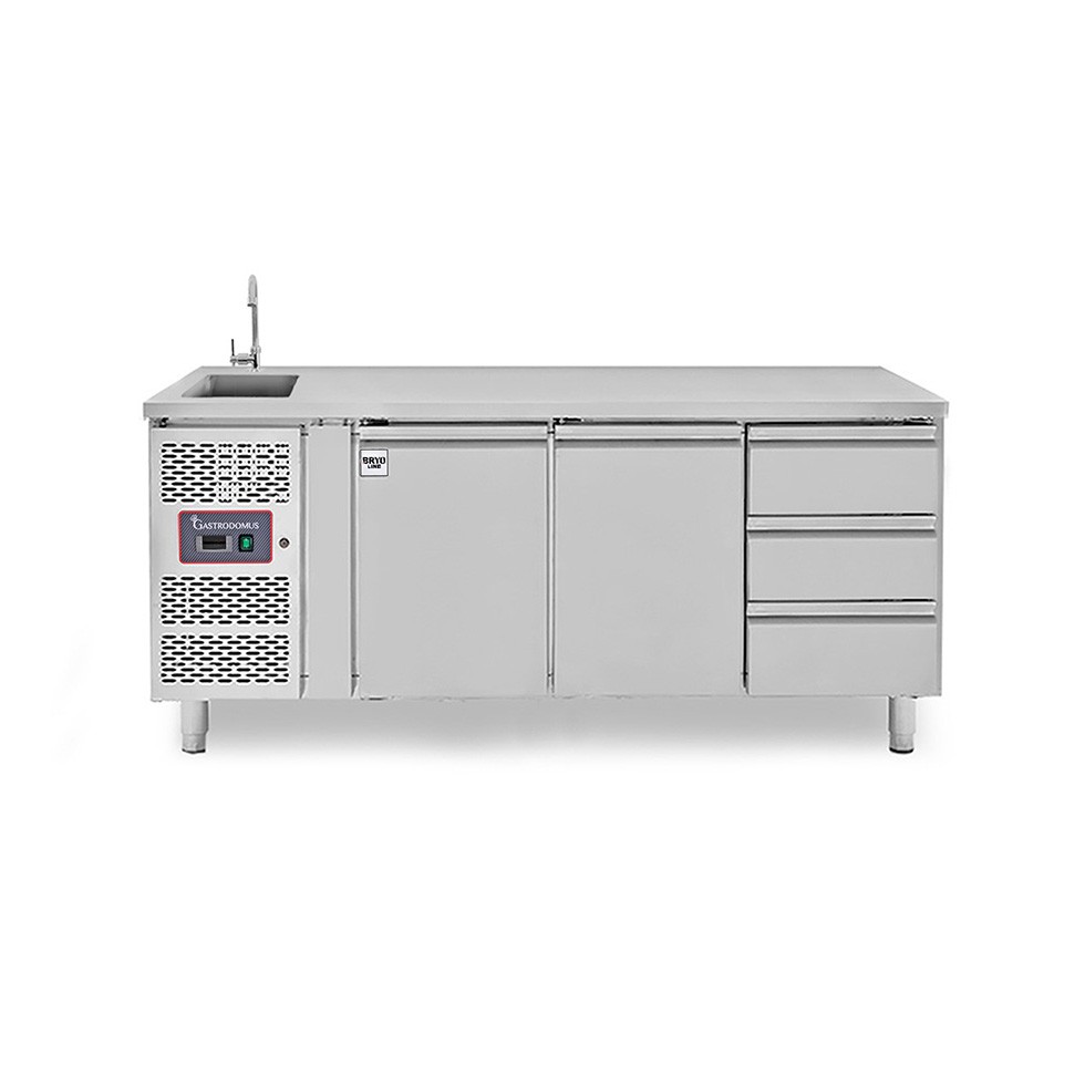 Tavolo refrigerato 3 cassetti a destra, 2 porte, lavello, motore a sinistra, P 700 mm, +2°C/+8°C