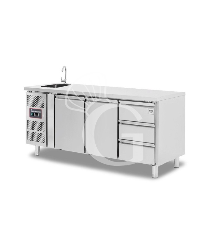 Tavolo refrigerato 3 cassetti a destra, 2 porte, lavello, motore a sinistra, P 700 mm, +2°C/+8°C