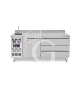 Tavolo refrigerato 6 cassetti da 1/2 a destra, 1 porta, lavello, rubinetto, alzatina,motore a sinistra, P 700 mm, +2°C/+8°C
