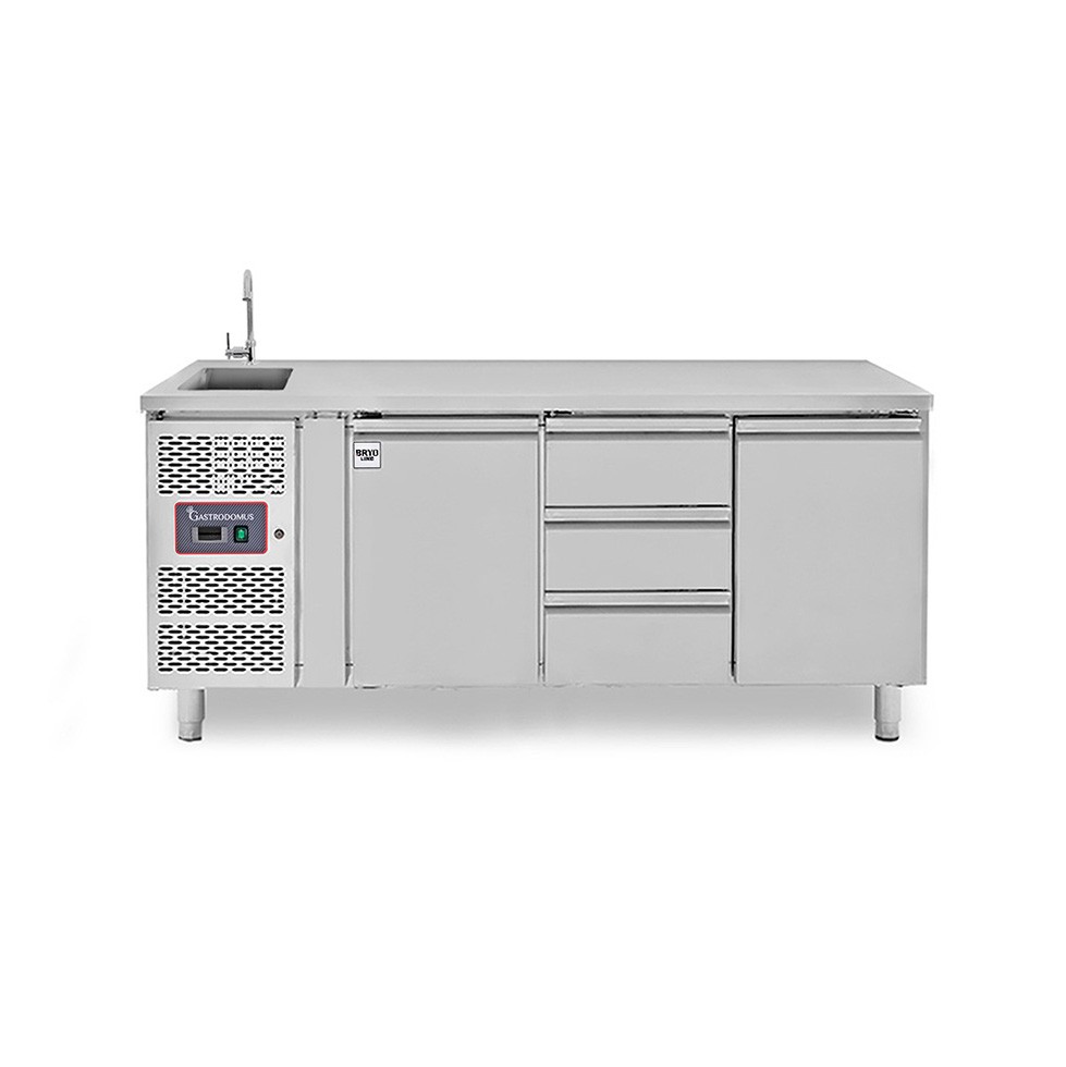 Tavolo refrigerato 3 cassetti centrale, 2 porte, lavello, rubinetto, motore a sinistra, P 700 mm, +2°C/+8°C