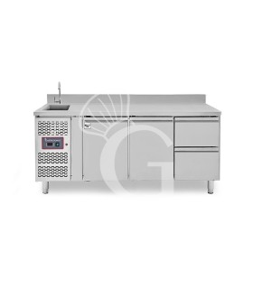 Tavolo refrigerato 2 cassetti 2 porte con lavello e alzatina, motore a sinistra Prof. 700 mm, temp. +2°C/+8°C, con rubinetto