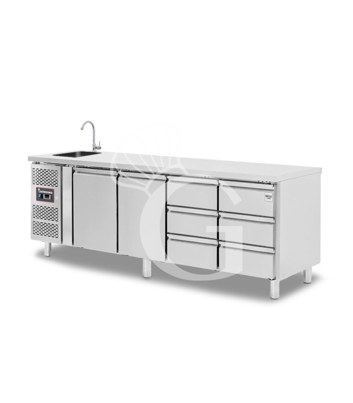 Tavolo refrigerato 6 cassetti 2 porte con lavello,motore a sinistra Prof. 700 mm, temp. +2°C/+8°C, completo di rubinetto