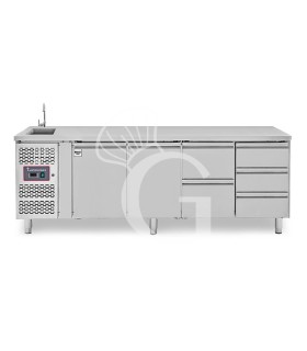 Tavolo refrigerato 5 cassetti 2+3 a destra, 2 porte, lavello, rubinetto, motore a sinistra P 700 mm, +2°C/+8°C