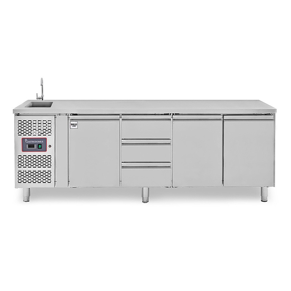 Tavolo refrigerato 3 cassetti centrale sinistro,3 porte, lavello e rubinetto, motore a sinistra, P 700 mm, +2°C/+8°C