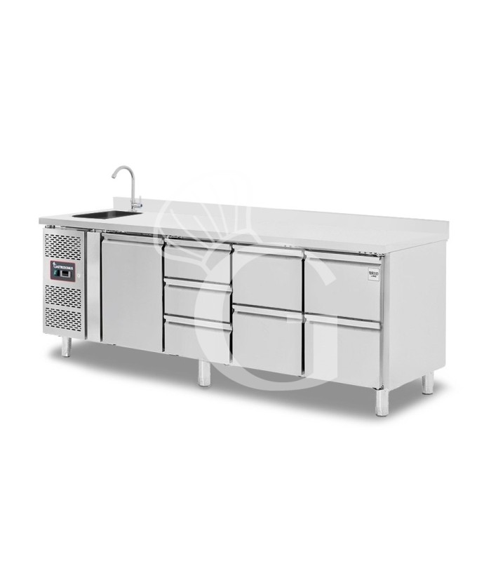 Tavolo refrigerato 1 porta, 7 cassetti, lavello, rubinetto, alzatina, motore a sinistra, P 700 mm, +2°C/+8°C
