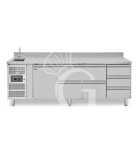 Tavolo refrigerato 7 cassetti, 1 porta, lavello, rubinetto, alzatina, motore a sinistra, P 700 mm, +2°C/+8°C