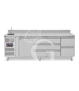 Tavolo refrigerato 8 cassetti, 1 porta, lavello, rubinetto, alzatina, motore a sinistra P 700 mm, +2°C/+8°C