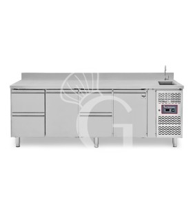 Tavolo refrigerato 4 cassetti, 2 porte, lavello, alzatina e rubinetto, P 700 mm, +2°C/+8°C