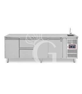 Tavolo refrigerato 2 cassetti centrale sinistro, 3 porte, lavello e rubinetto, P 700 mm, +2°C/+8°C