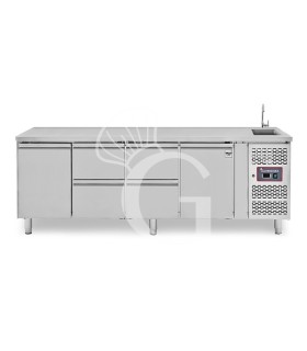 Tavolo refrigerato 4 cassetti centrali, 2 porte, lavello, rubinetto, P 700 mm, +2°C/+8°C