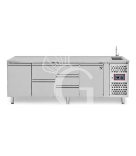 Tavolo refrigerato 5 cassetti 2+3 centrali, 2 porte, lavello, rubinetto, P 700 mm, +2°C/+8°C