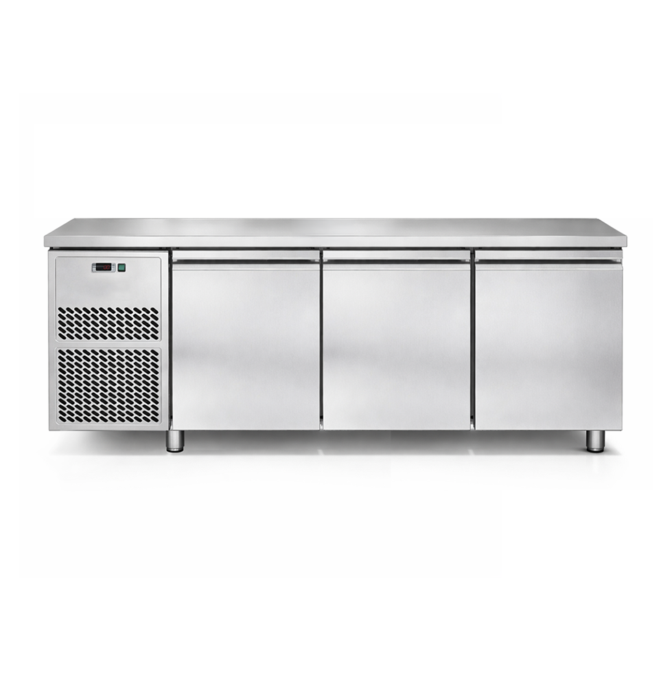 Tavolo Refrigerato 3 porte Prof. 700 mm -18°C/-22°C motore a sinistra classe energetica D
